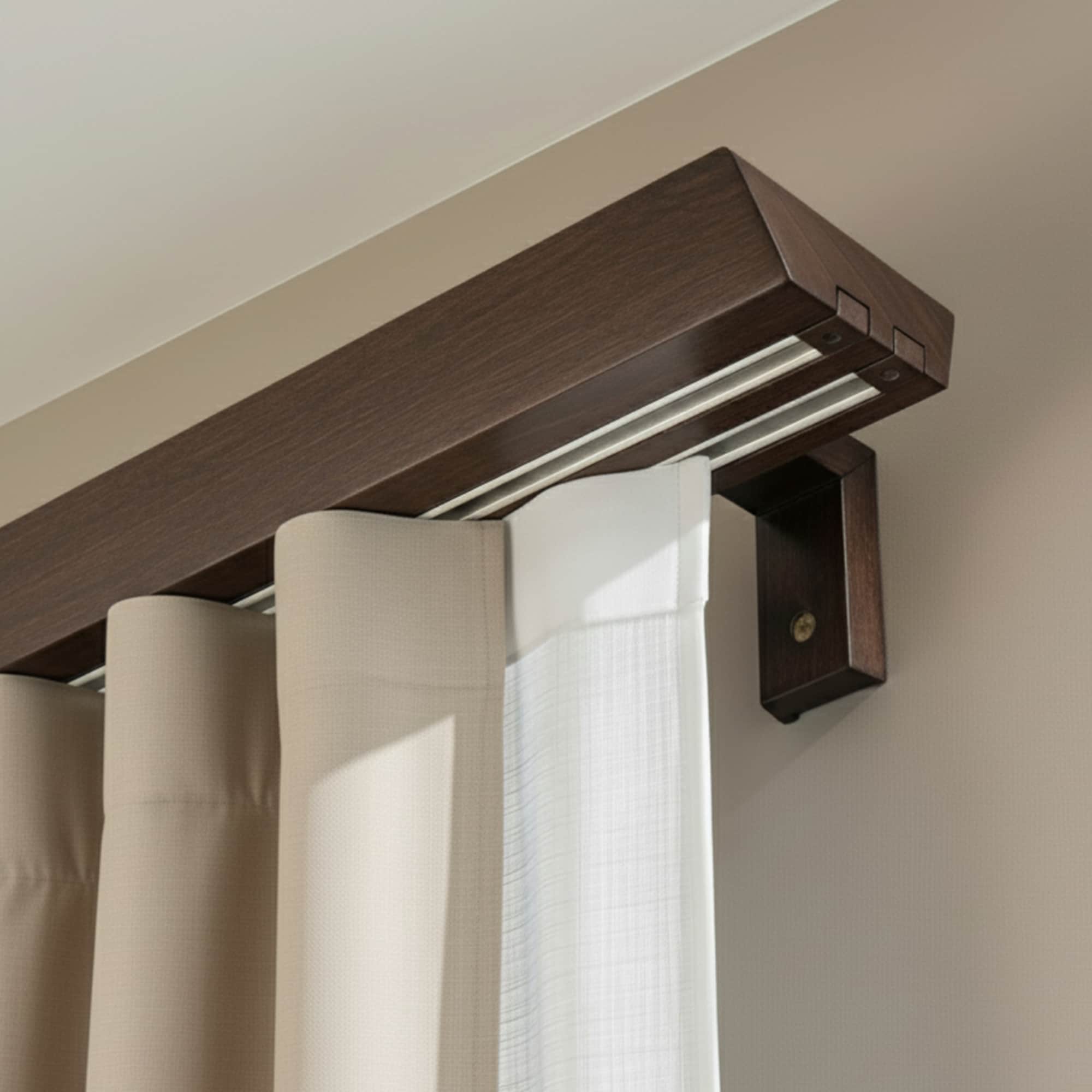 Prémium kétsoros fa karnis, falra vagy mennyezetre, alumíniumsínnel Knauern nuc Prémium kétsoros fa karnis, falra vagy mennyezetre, alumíniumsínnel Knauern Dió