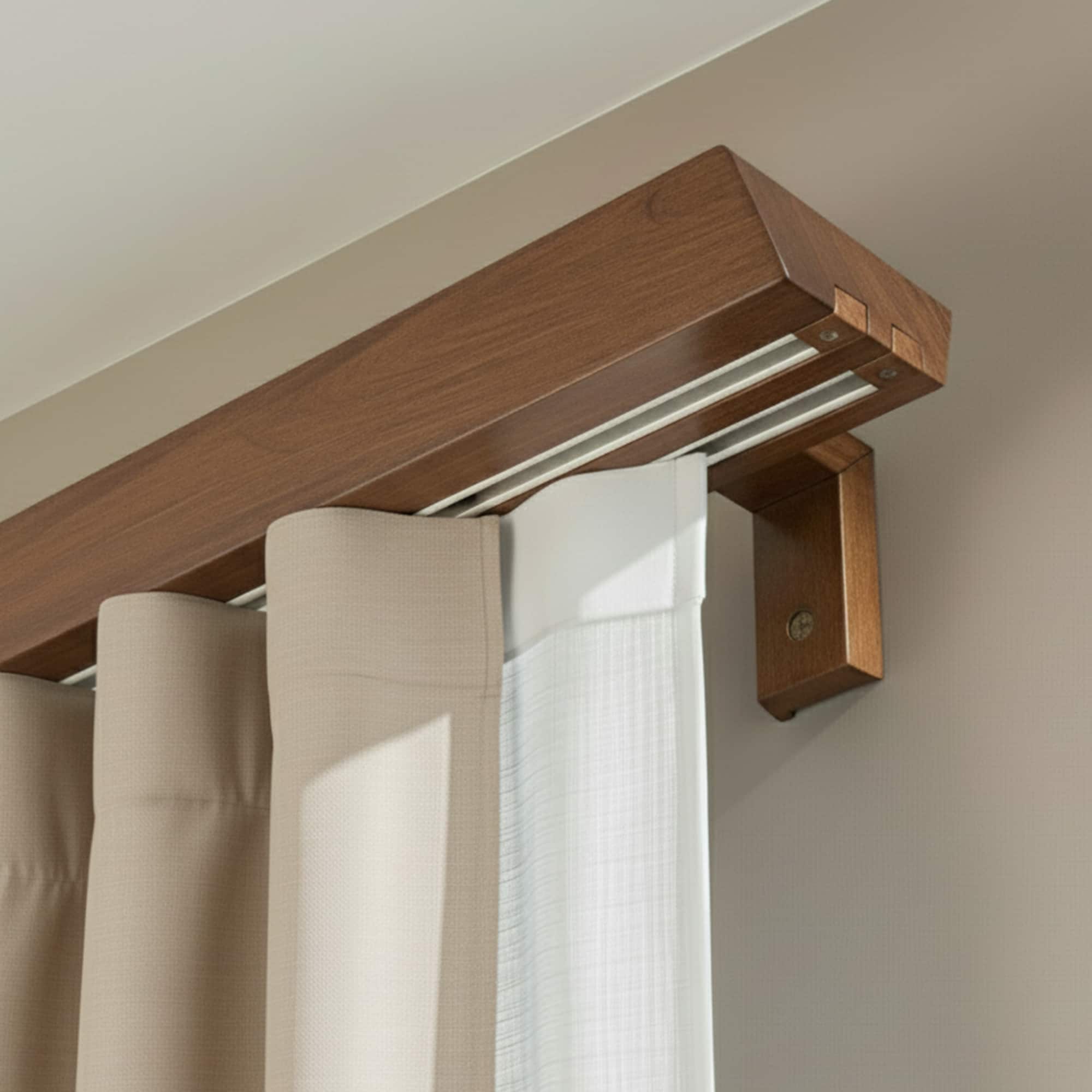 Prémium kétsoros fa karnis, falra vagy mennyezetre, alumíniumsínnel Knauern stejar Prémium kétsoros fa karnis, falra vagy mennyezetre, alumíniumsínnel Knauern Tölgy