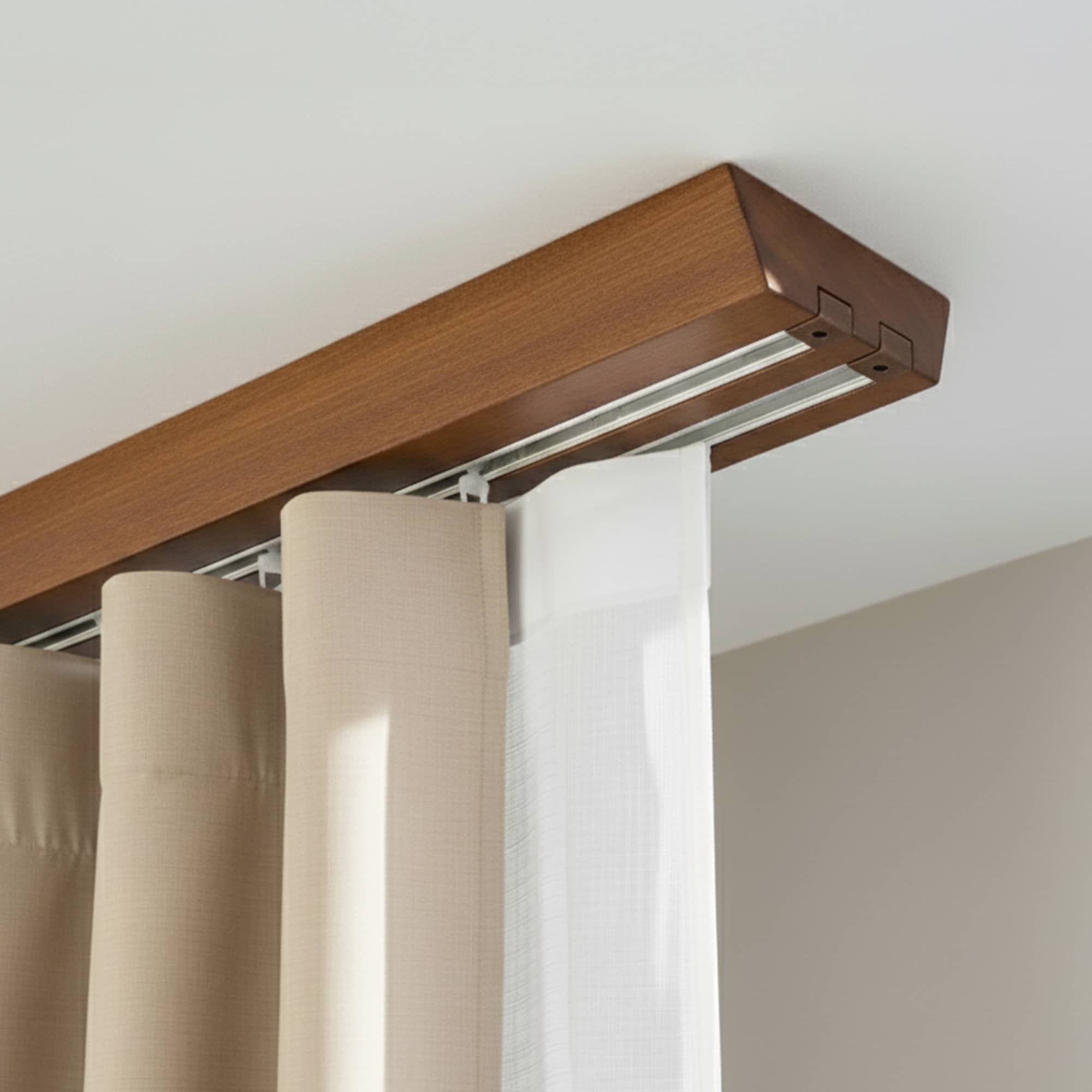 Prémium kétsoros fa karnis, falra vagy mennyezetre, alumíniumsínnel Knauern stejar Prémium kétsoros fa karnis, falra vagy mennyezetre, alumíniumsínnel Knauern Tölgy