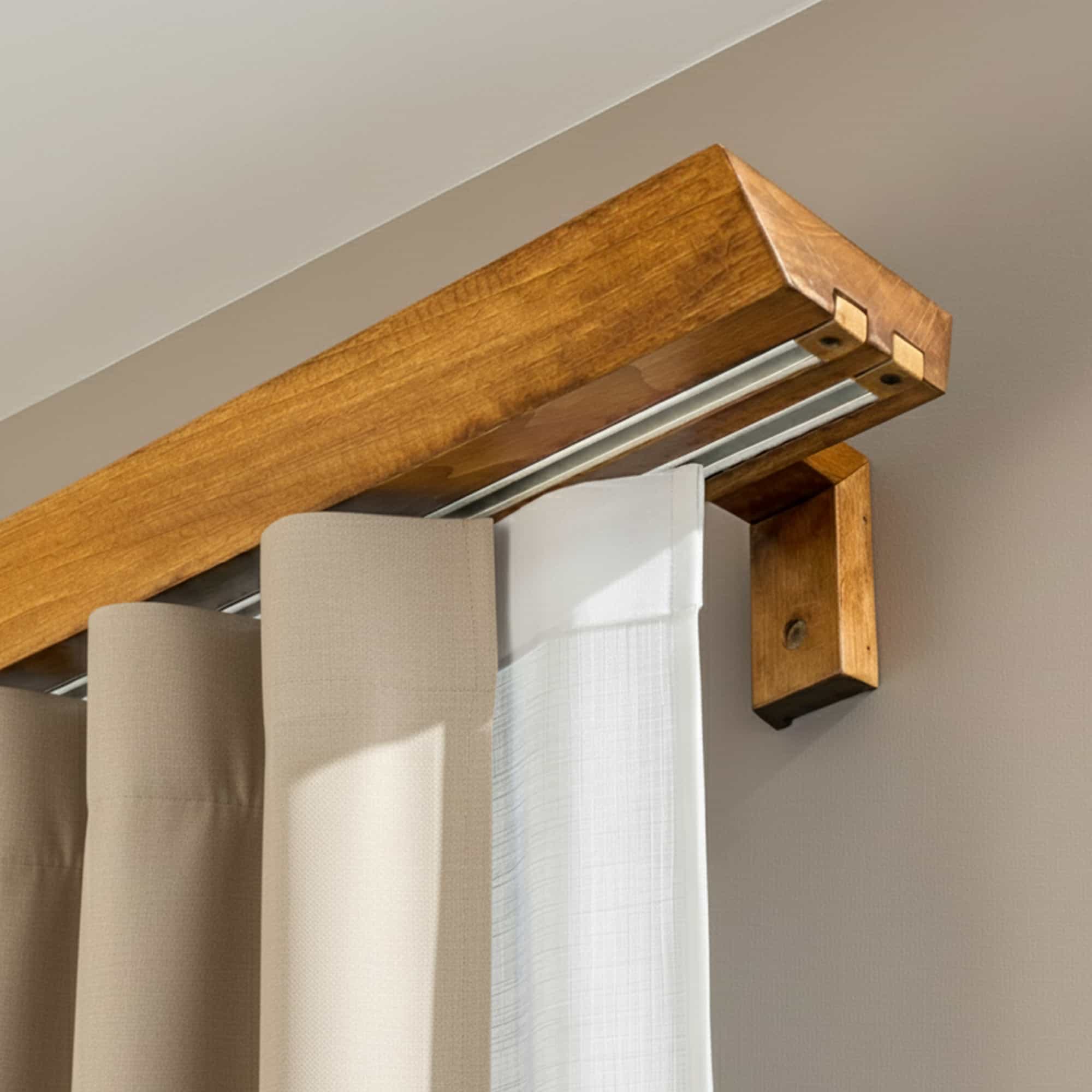 Prémium kétsoros fa karnis, falra vagy mennyezetre, alumíniumsínnel Knauern stejar_auriu Prémium kétsoros fa karnis, falra vagy mennyezetre, alumíniumsínnel Knauern Stejar_auriu