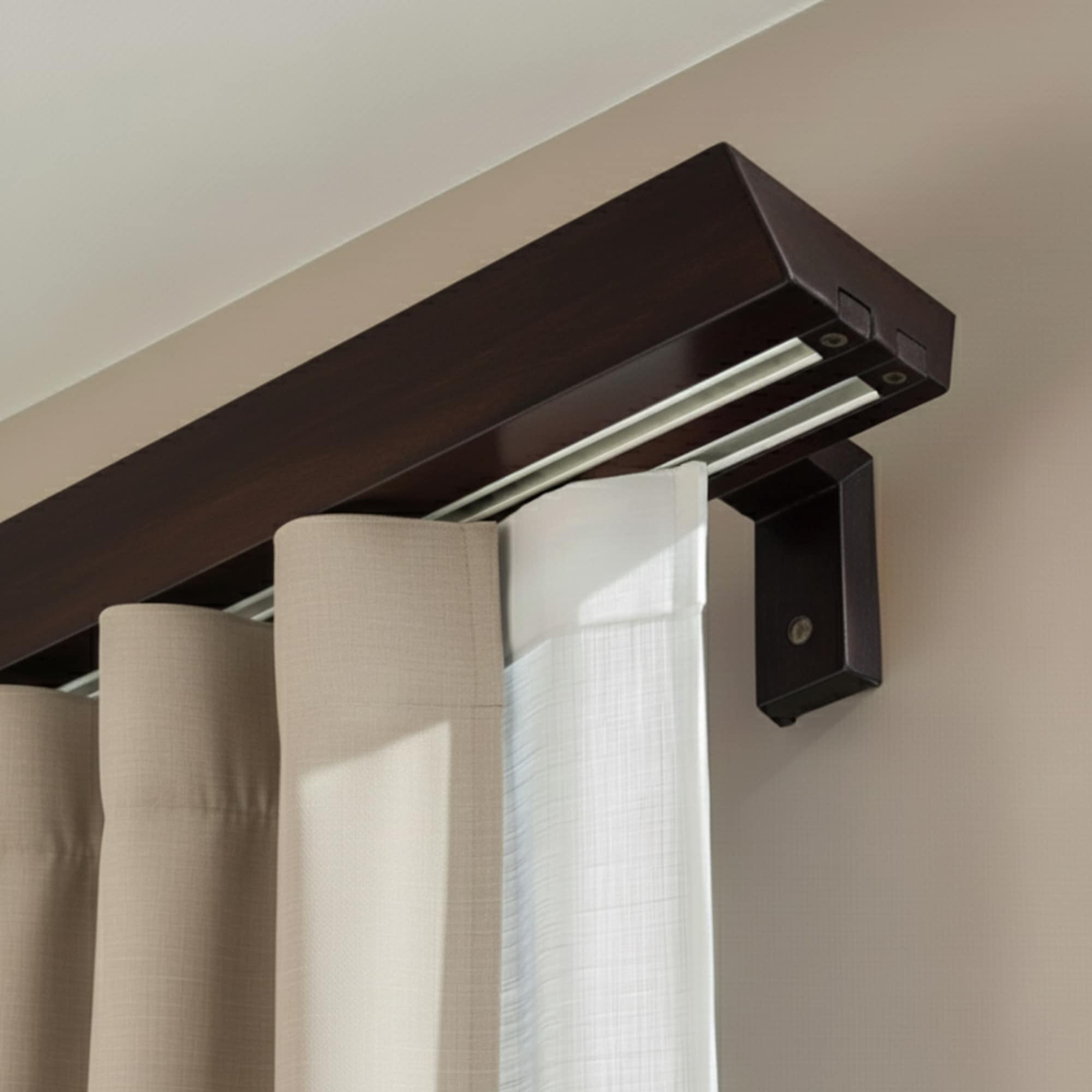 Prémium kétsoros fa karnis, falra vagy mennyezetre, alumíniumsínnel Knauern wenge Prémium kétsoros fa karnis, falra vagy mennyezetre, alumíniumsínnel Knauern Wenge