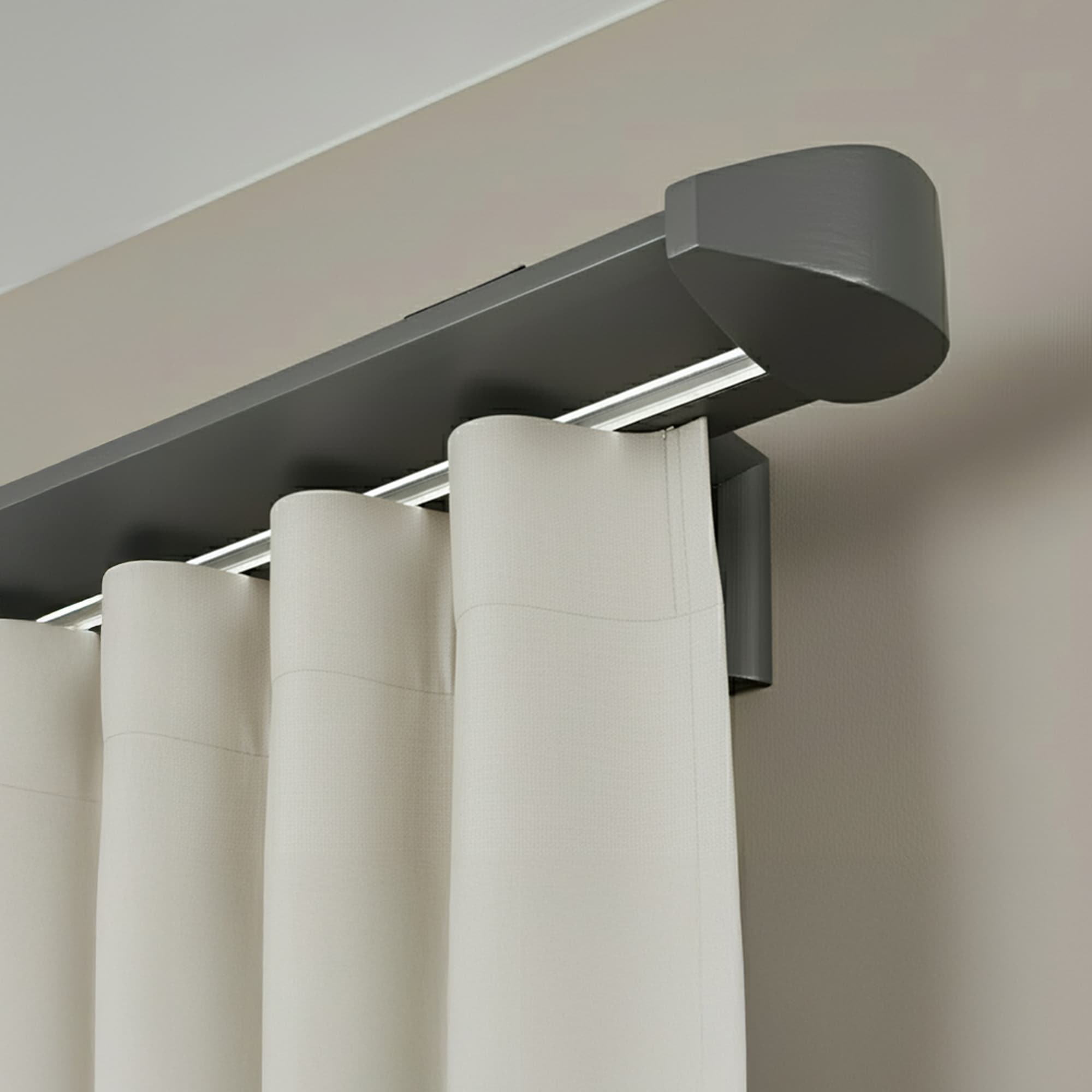 Prémium egysoros fa karnis, falra vagy mennyezetre, alumíniumsínnel Siena gri_antracit Prémium egysoros fa karnis, falra vagy mennyezetre, alumíniumsínnel Siena Gri_antracit