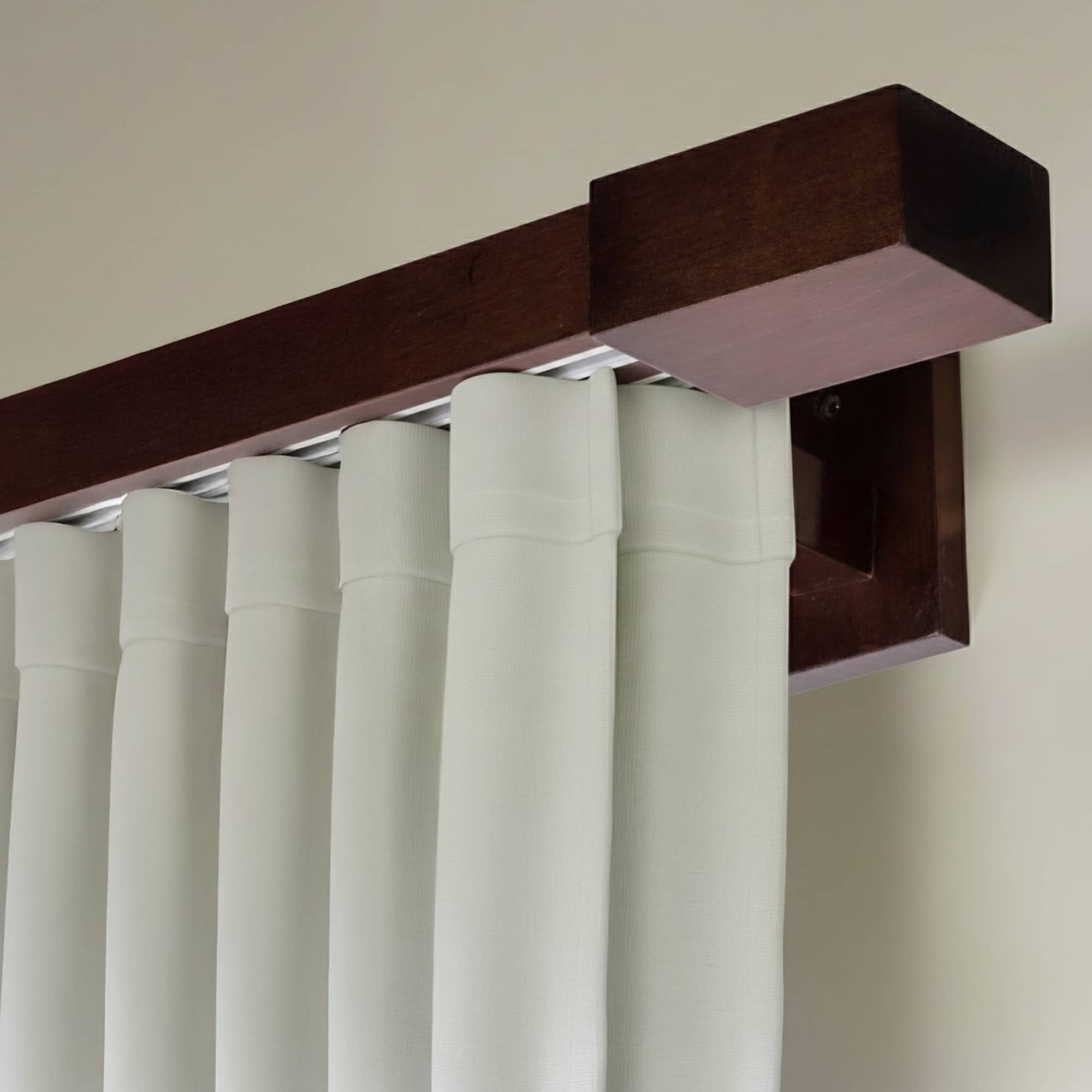 Róma két alumíniumsínes profilkarnis Dió