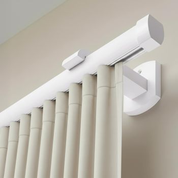 Domino egy alumíniumsínes profilkarnis